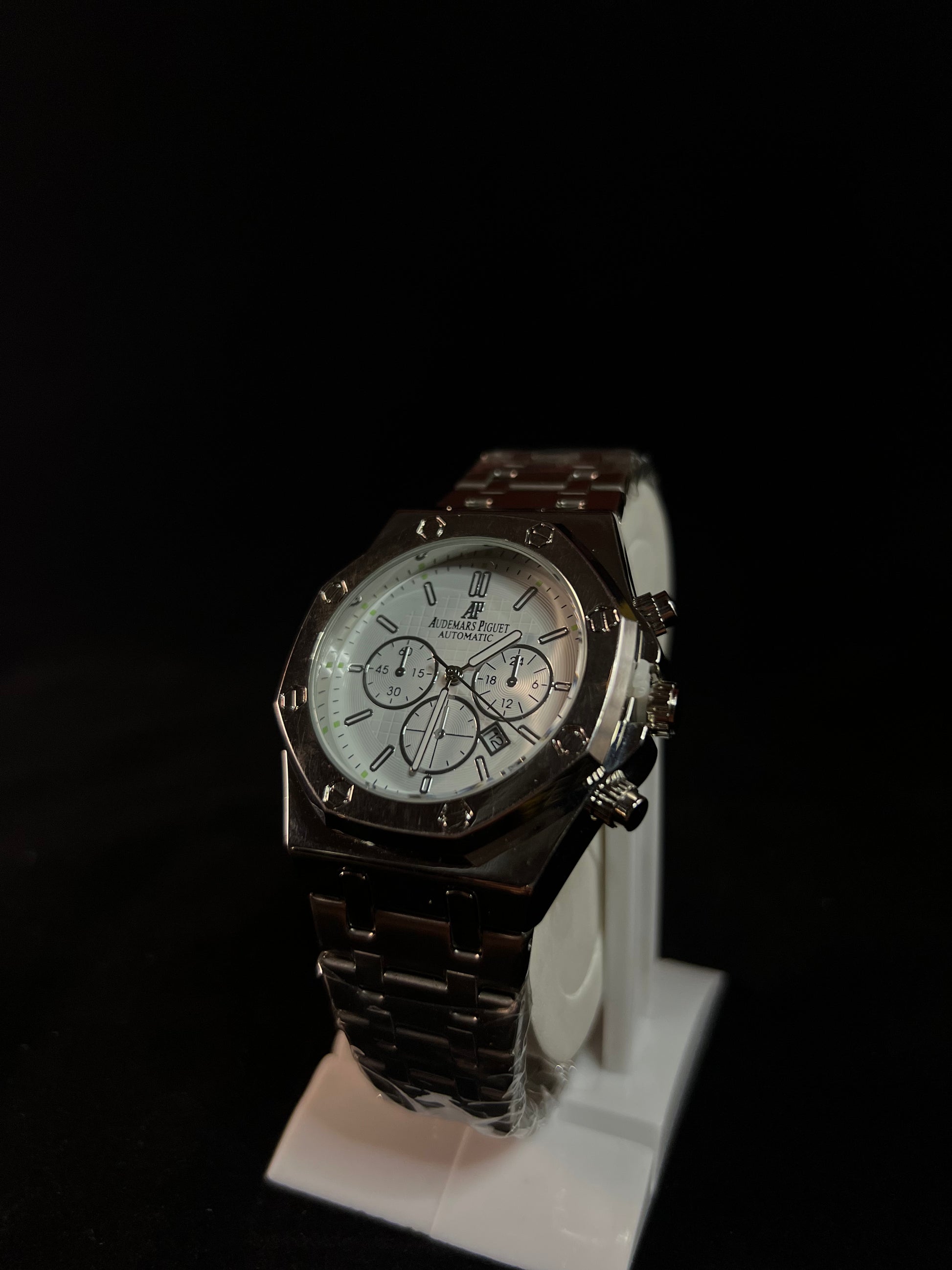 Audemars Piguet Royal Edge Chronograph – Bold Design, Unmatched Presence